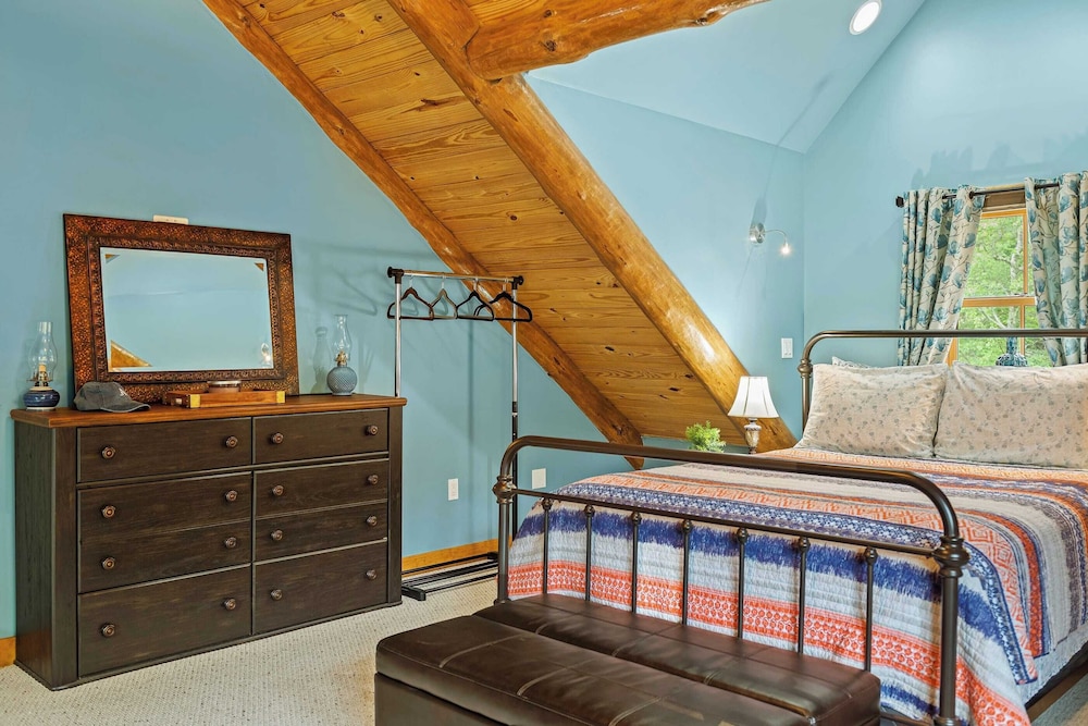 Bigwood Cabin Retreat Hot Tub, Game Room, Firepit Lounge & Private Yard