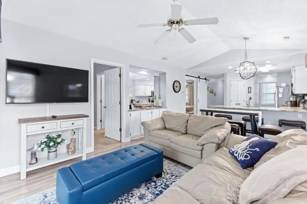 River Oaks 28g 2 Bedroom Condo