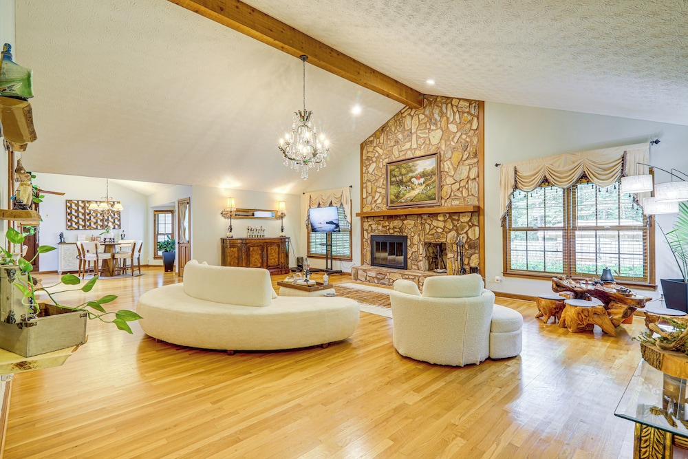 Stylish Country Living: Serene Suwanee Retreat!