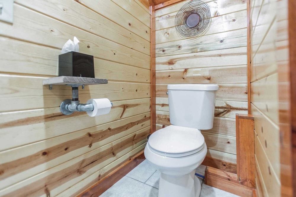 Laurel Point by Avantstay Sleeps 18! Indoor Pool, Hot Tub, Theater, Game Room