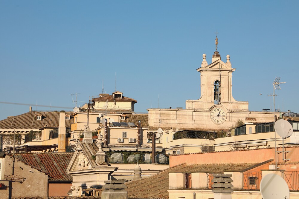 Pantheon Apartments