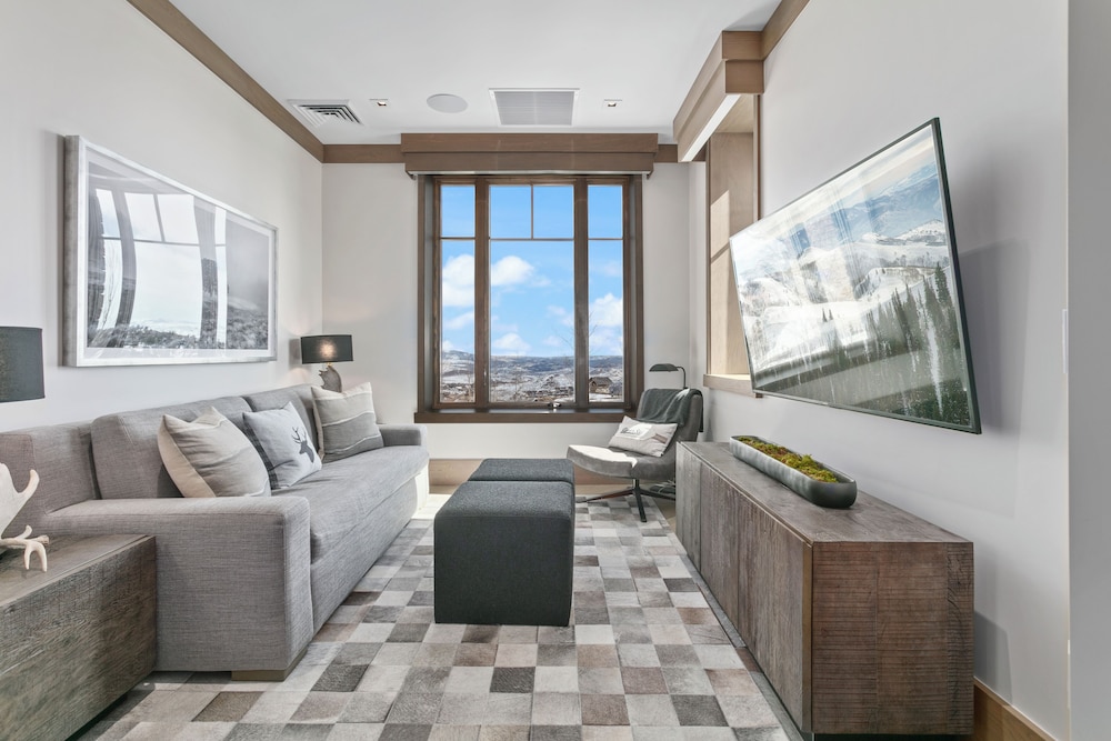 The Residences at The Tower-3 Bedroom Deluxe #6 3 Condo