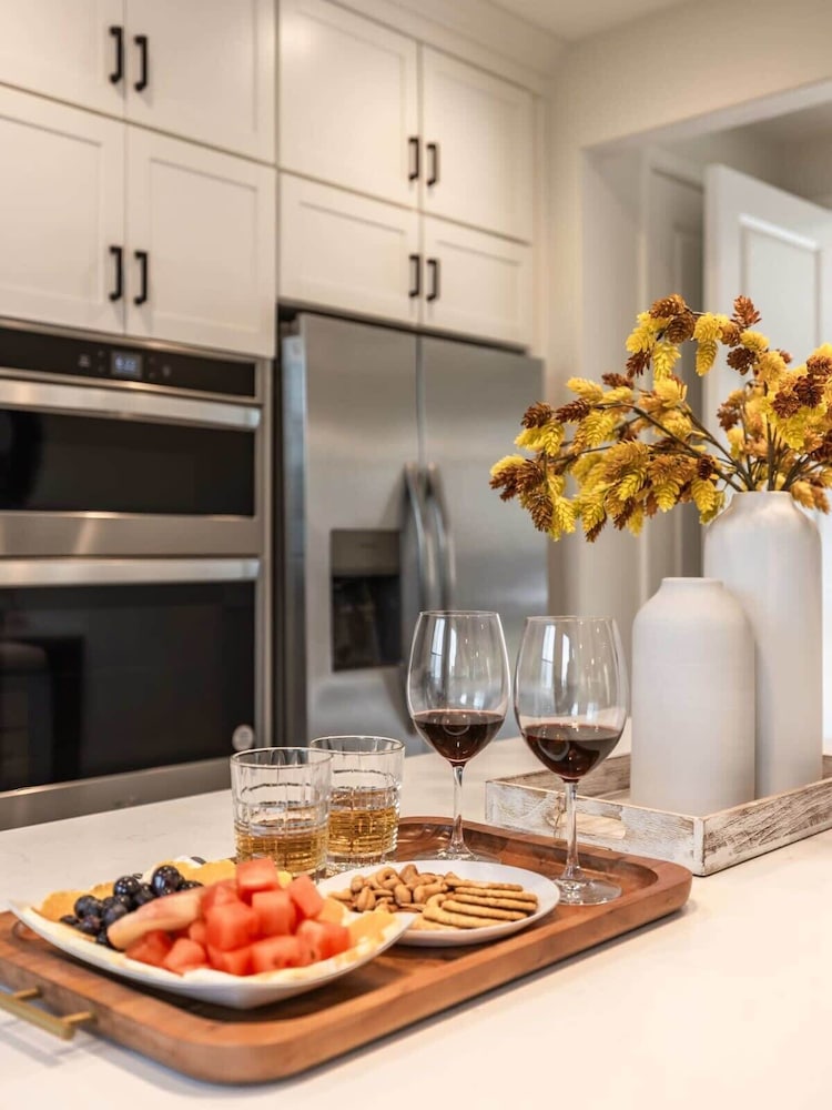 @marbella Lane -amazing 5BR Home in Rancho Mission