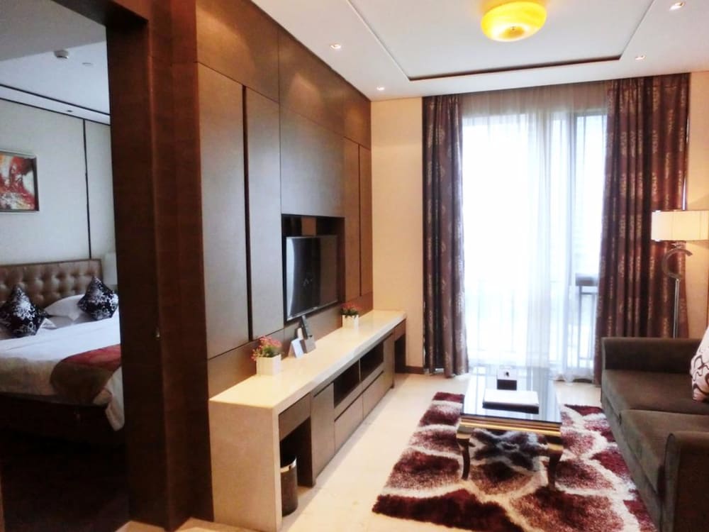 Estay Apartment Poly Central Pivot GZ