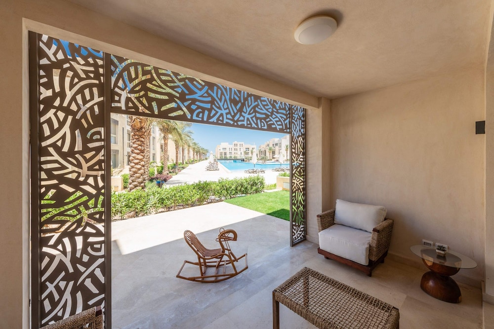 Xuru Stays I Exotic 1bdr w/ Outdoor Terrace Pool & Beach Access
