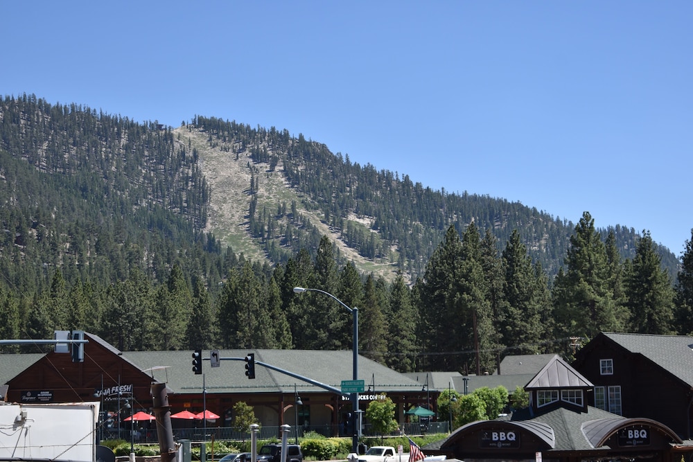 Lake Tahoe Vacations - Blackjack Inn South Lake Tahoe - Property Image 24