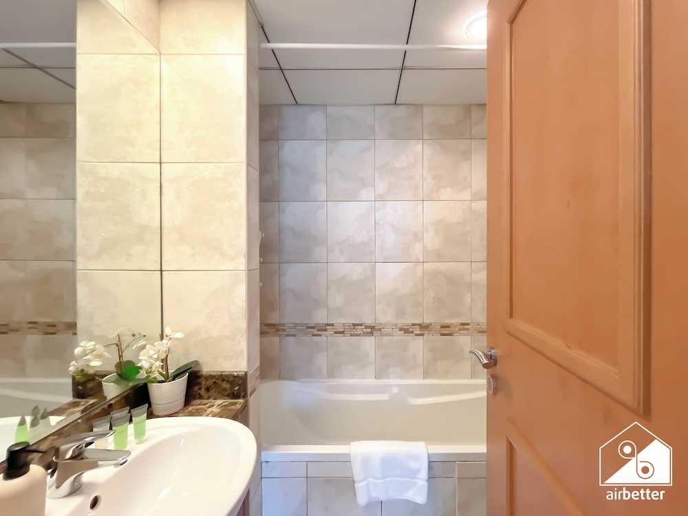 Prestige Marina Living 1BR Balcony, Pool & Gym
