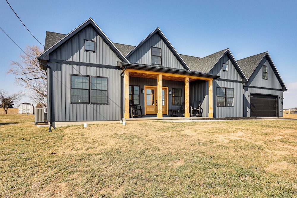 Walk to the Amish Village: Spacious Ronks Getaway!
