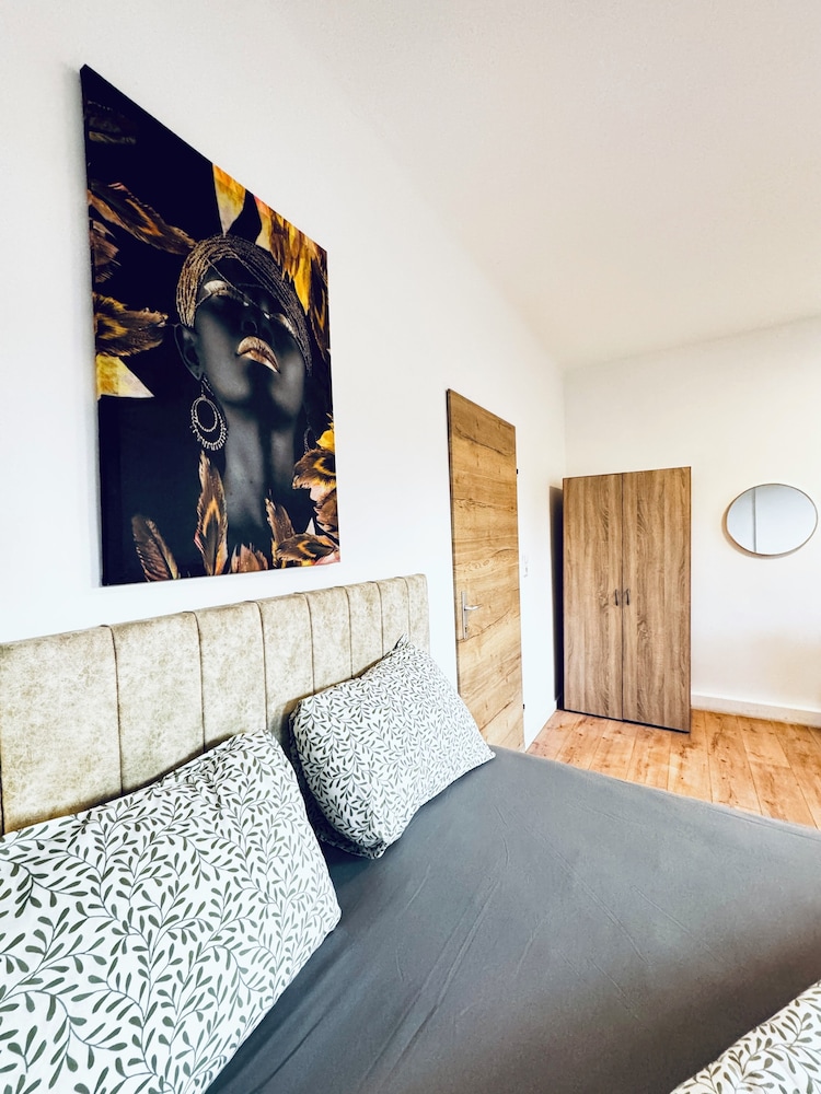 Spacious Budget Home Garden Stay