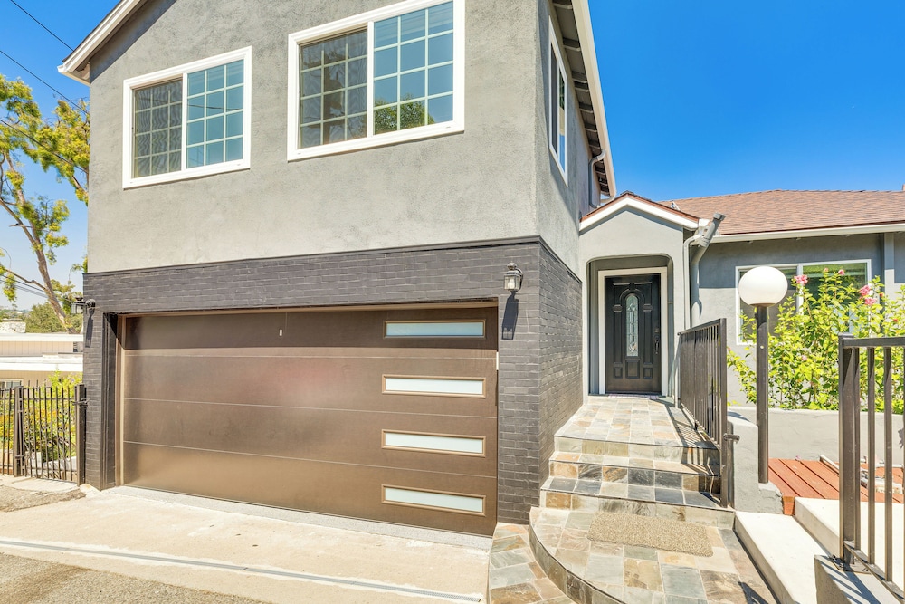 2 Mi to Rose Bowl Stadium: Mtn-view Gem w/ Patio