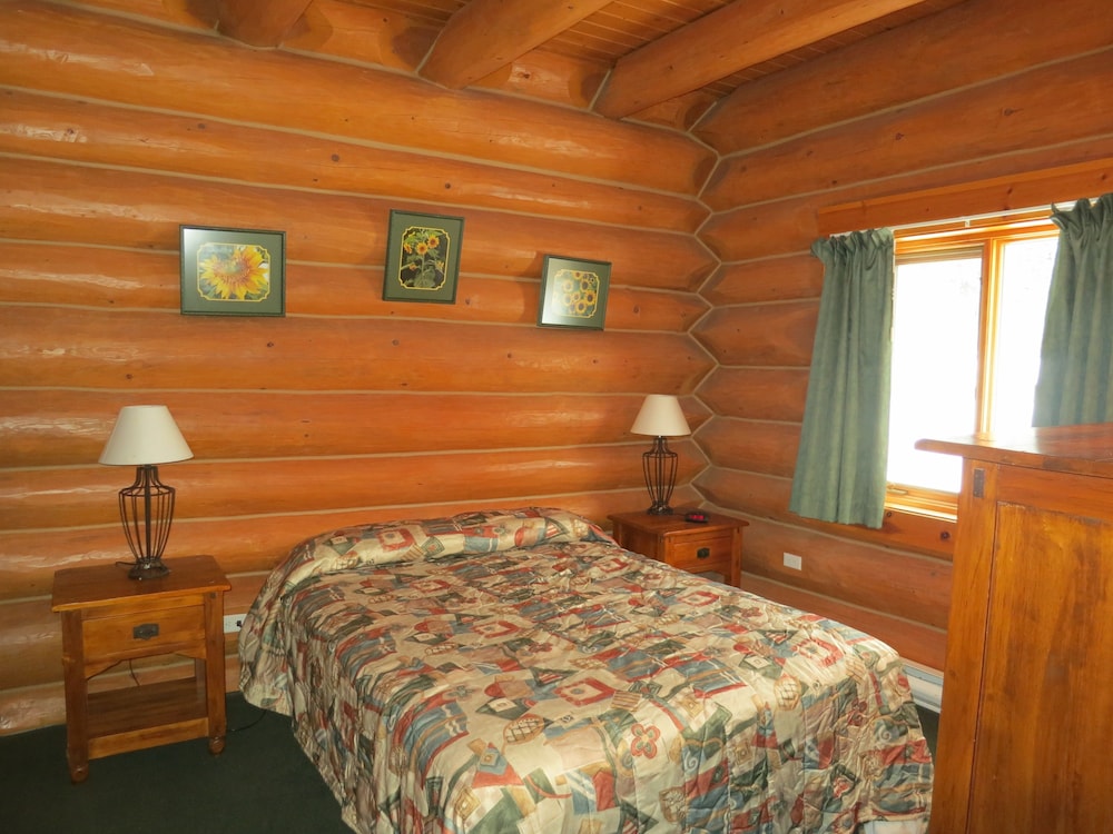 Chancellor Peak Chalets - Image 3