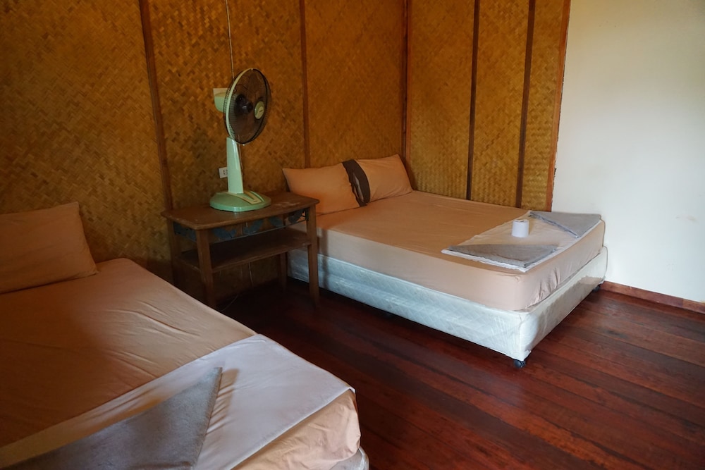 The Beach Village - Hostel