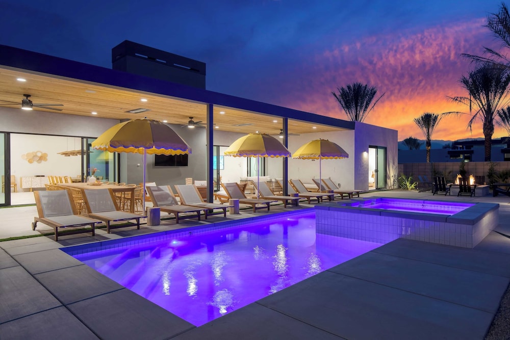 Sleeps 32 2 Villas, Pool, Putting Green+bocce Polo Villas Amara by Avantstay