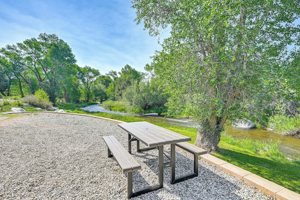 Creekside Buena Vista Retreat: Walk to Main St!