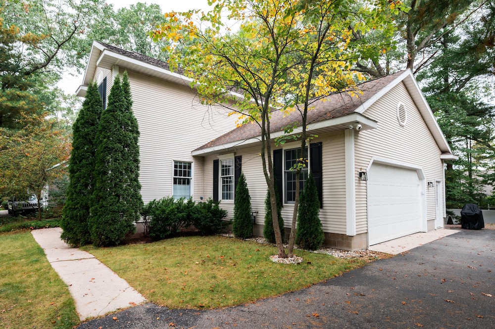 Gorgeous 2BDR Home near Downtown