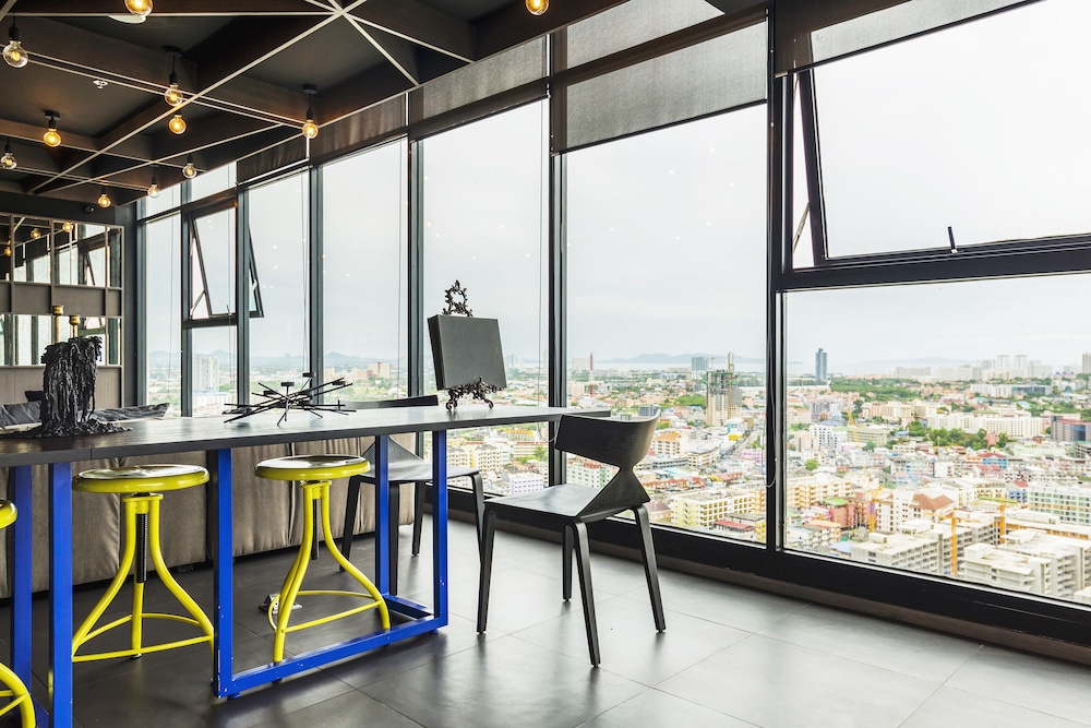 The Base Central Pattaya by Favstay