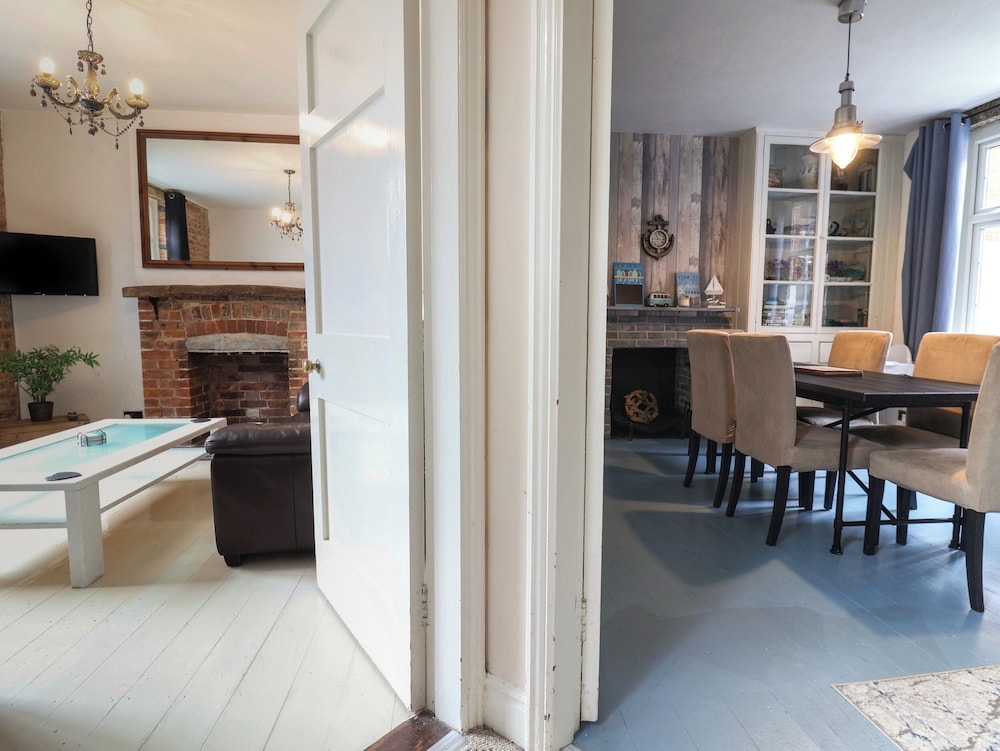 18 Chamberlaine Road