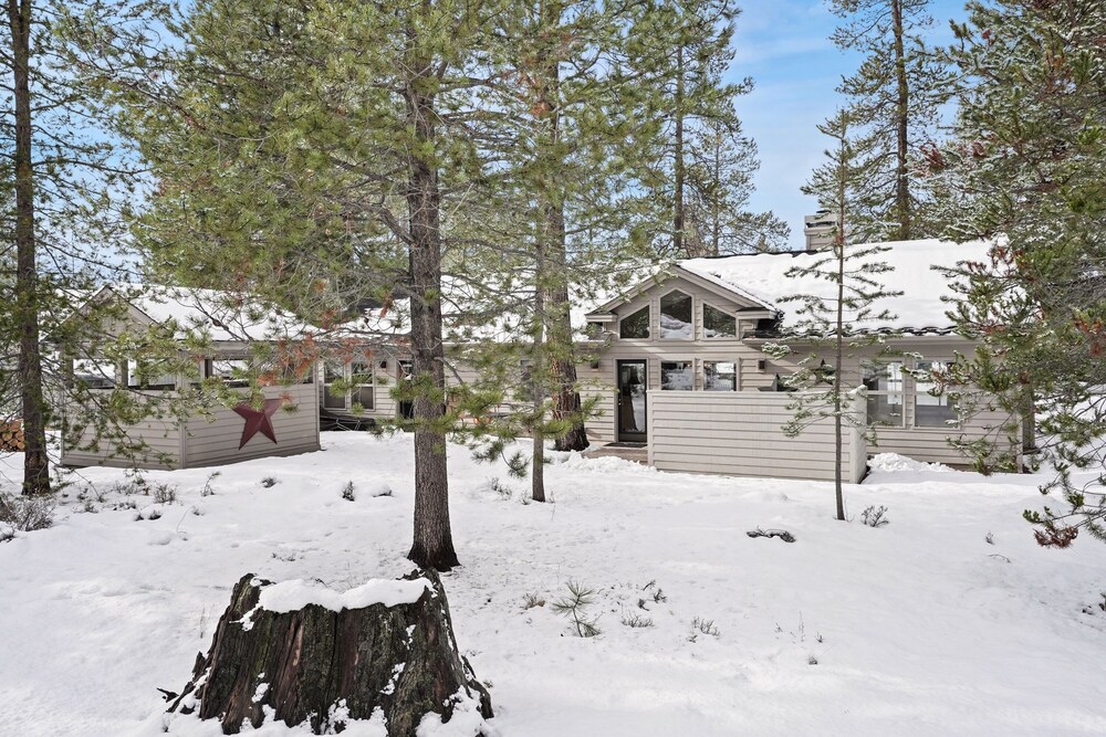 Beautifully Updated 6 Todd Home with Hot Tub and Easy Access to SHARC by RedAwning