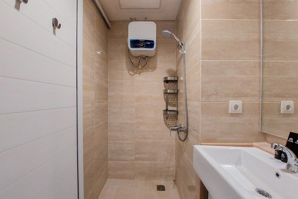 Elegant and Comfort 2BR Apartment at Springwood Residence Tangerang