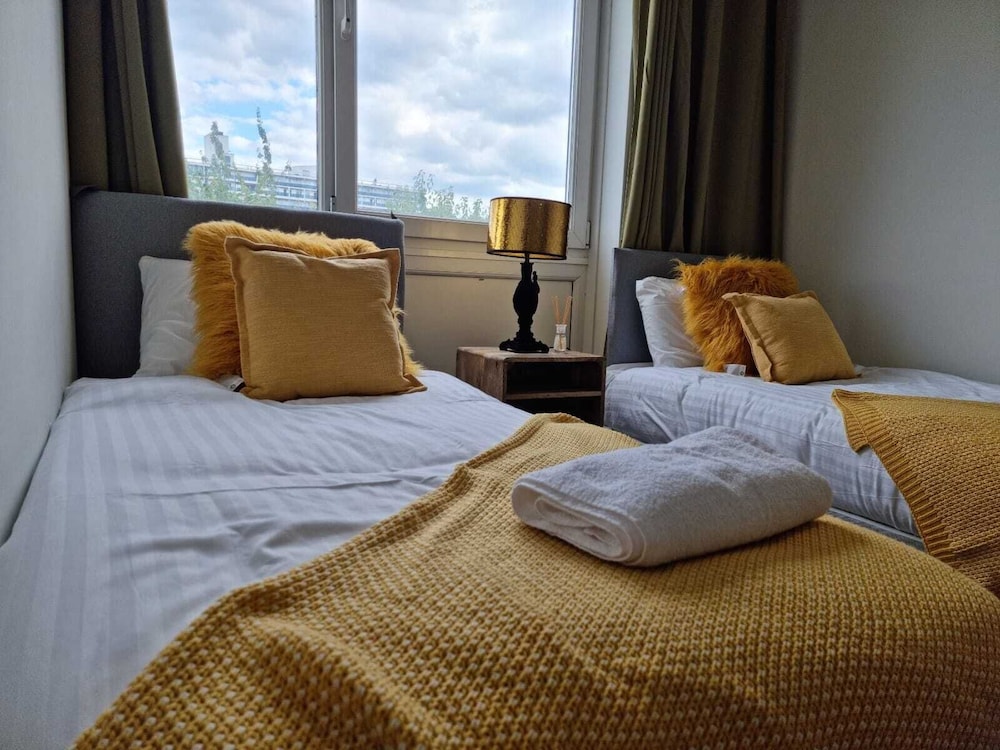 Remarkable 3-bed Apartment in London