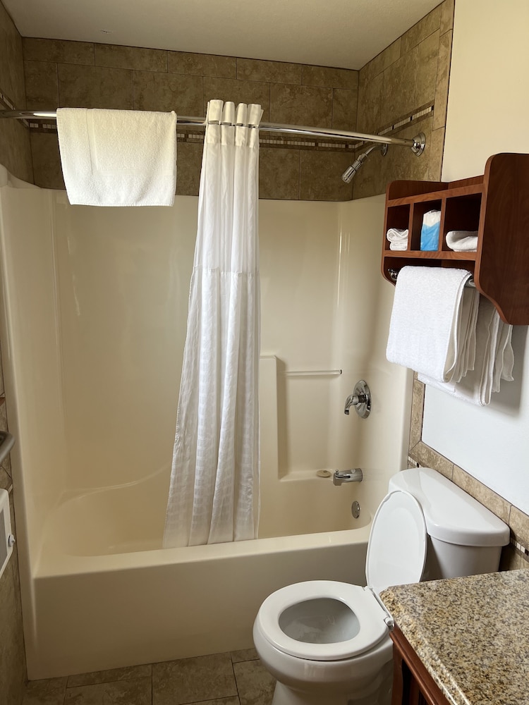 All Star Inn & Suites