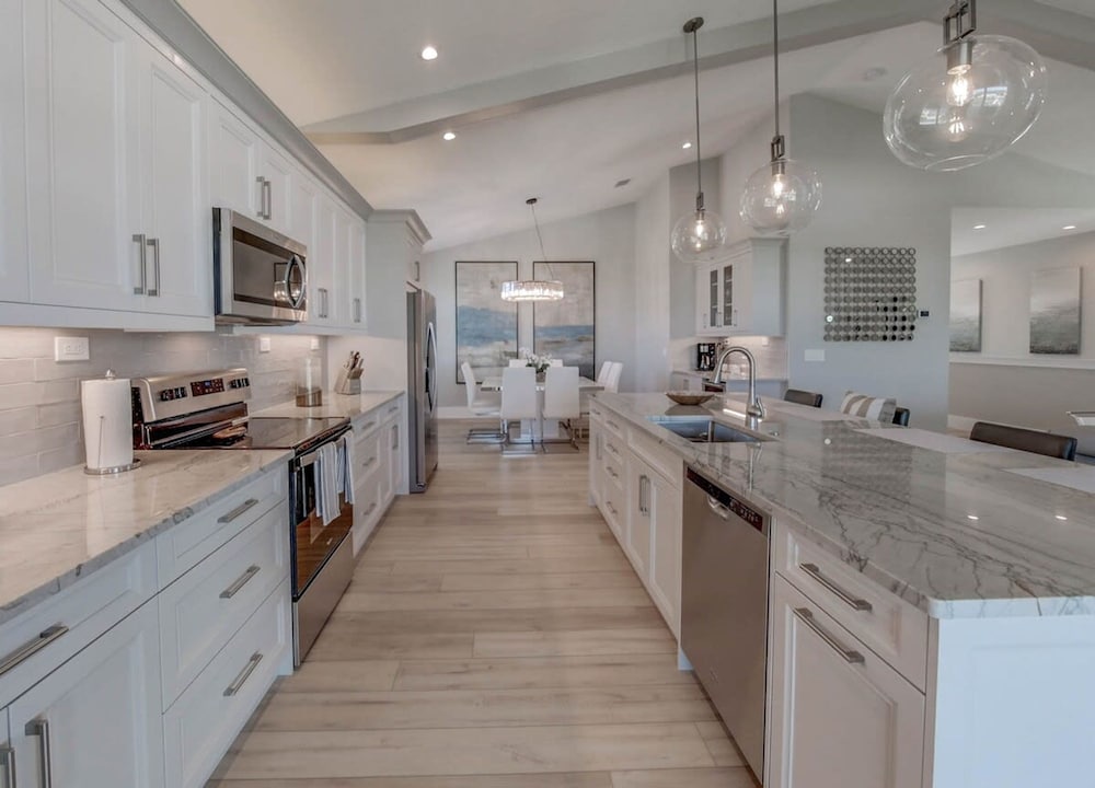 Villa Nautilus Steps Away From the Beach - New Lux 3 Story Pool Hot Tub Home With Elevator