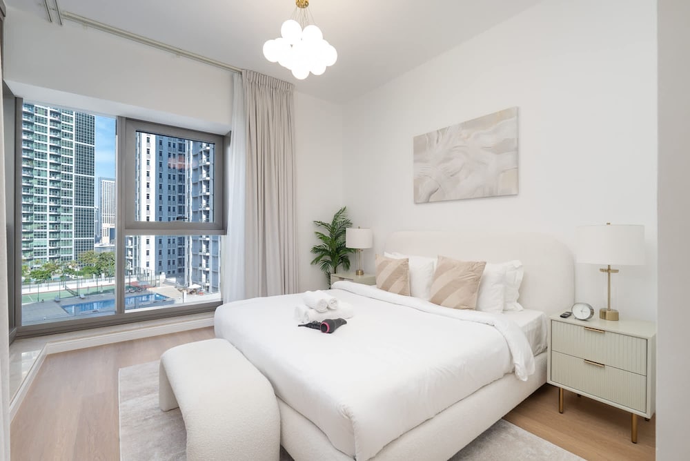Bright and Airy 1-bedroom Apartment Perfect for 4 in Dubai Marina