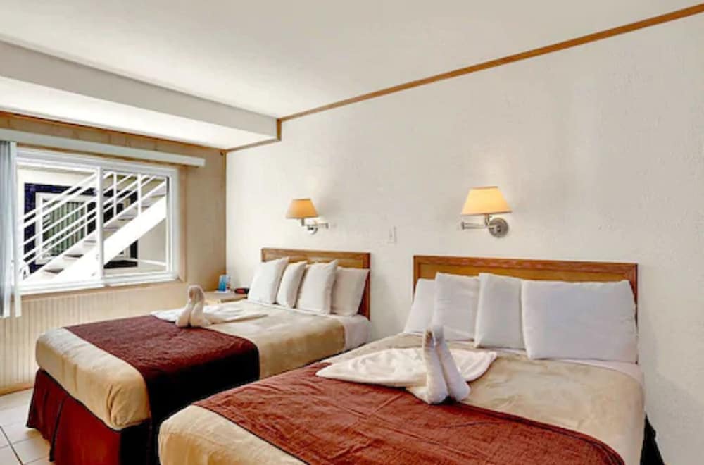AA Heart of Wildwood Motels