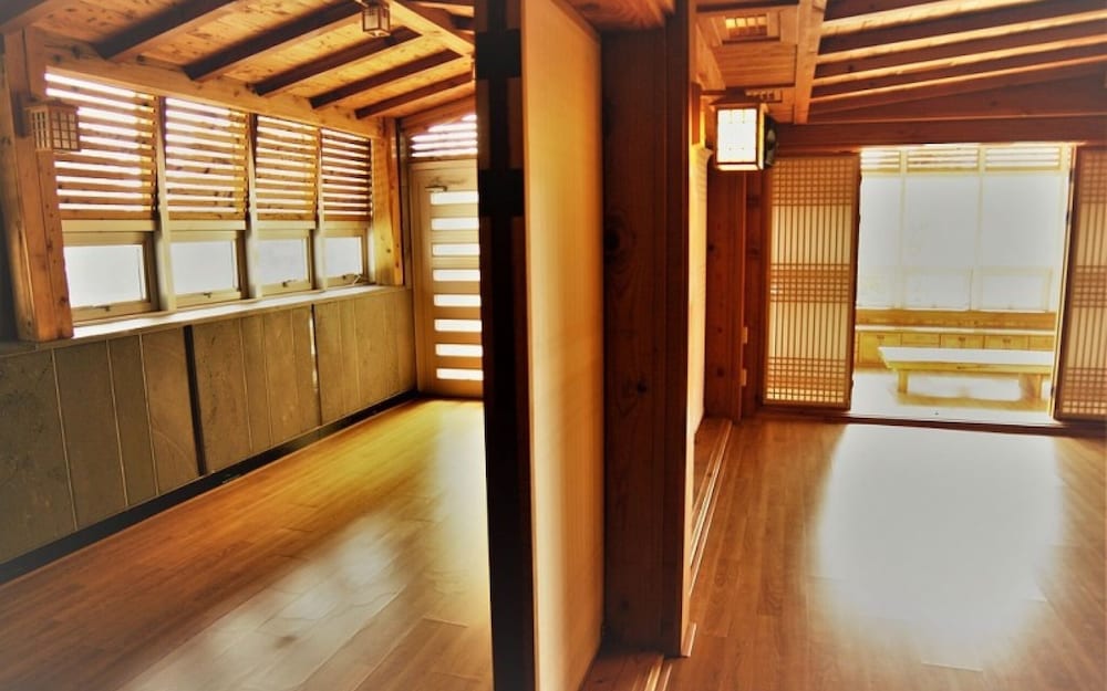Seogwipo Wemegoong Pension view 5