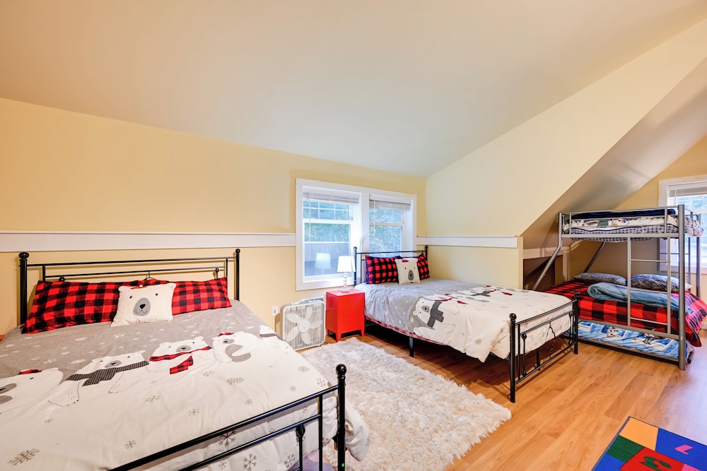 Ski, Fish & Explore: Packwood Home w/ Sauna!