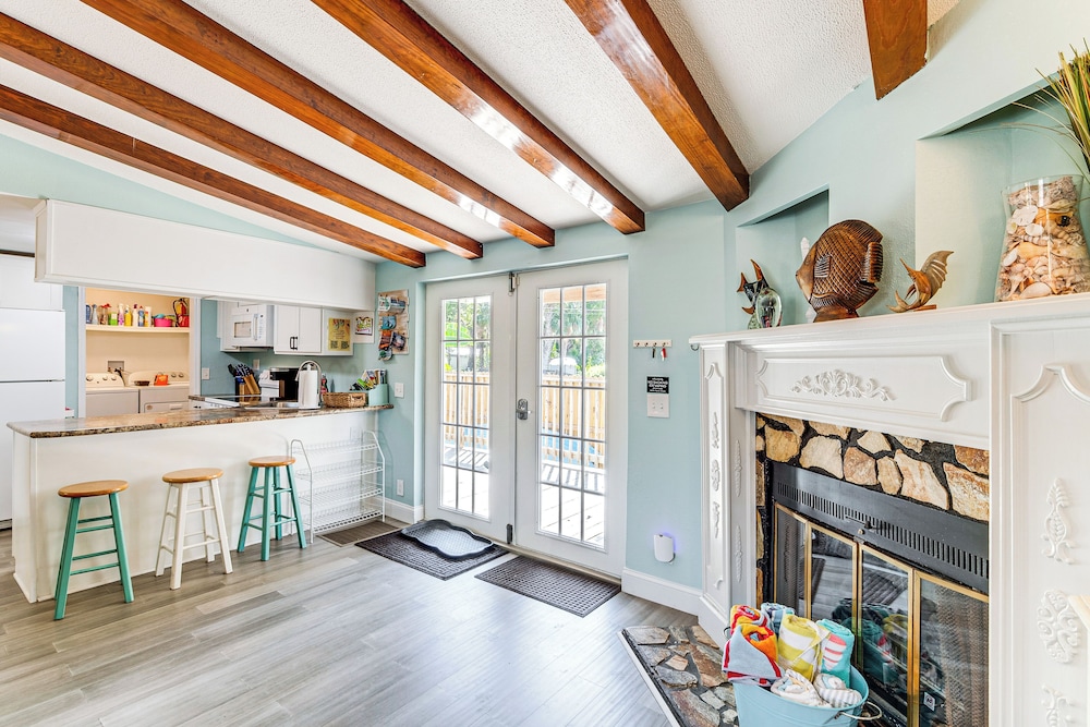5 Mi to Manatees! Waterfront Crystal River Home