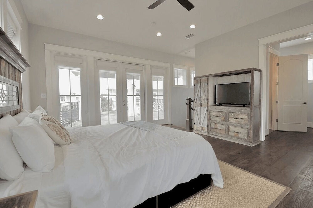 Totally Beachin by Avantstay Sleeps 18 Seacrest Beach
