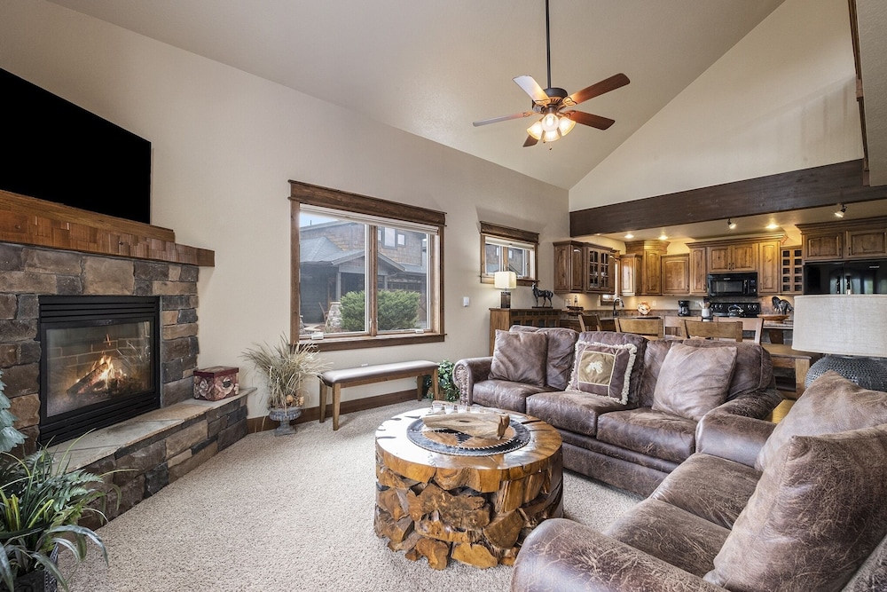 Twin Pines -- Ev 6123 3 Bedroom Townhouse by RedAwning - Property Image 43