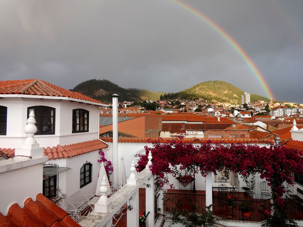 Hotel de Su Merced - Image 1