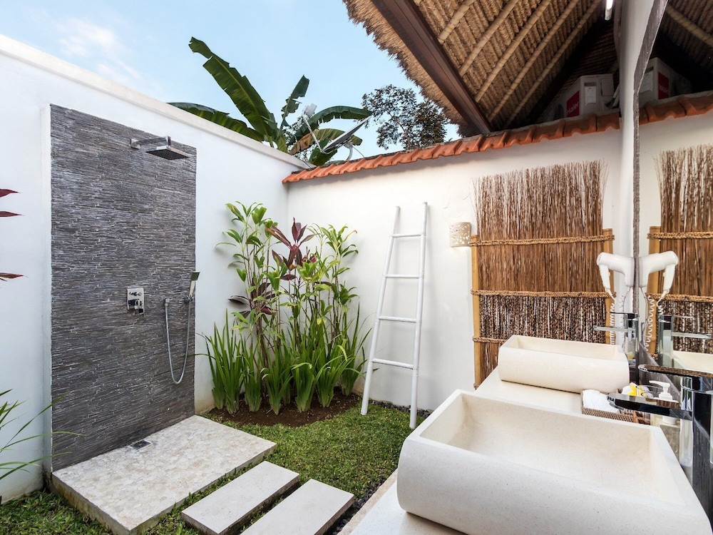 Villa Candi Kecil Empat