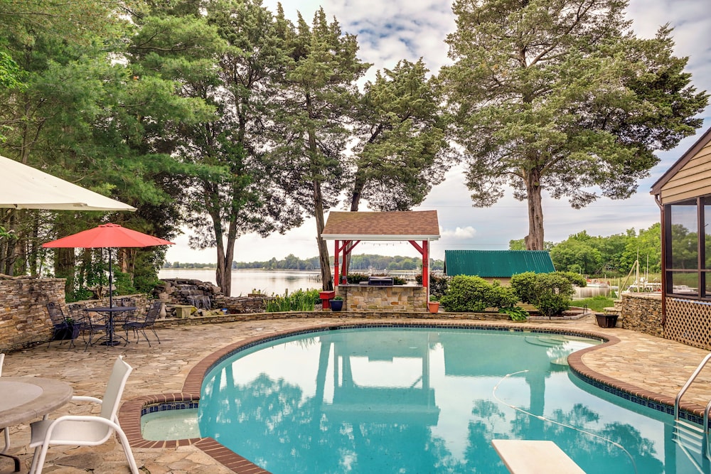 On-site Boat Dock: Queenstown Home w/ Pool & Yard!