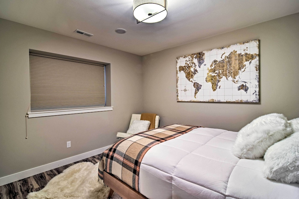 Modern Anchorage Townhome - By Delaney Park Strip!
