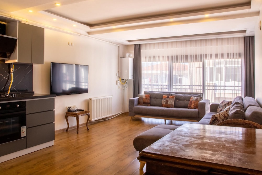 Magnificent Flat With Jacuzzi in Karsiyaka view 2