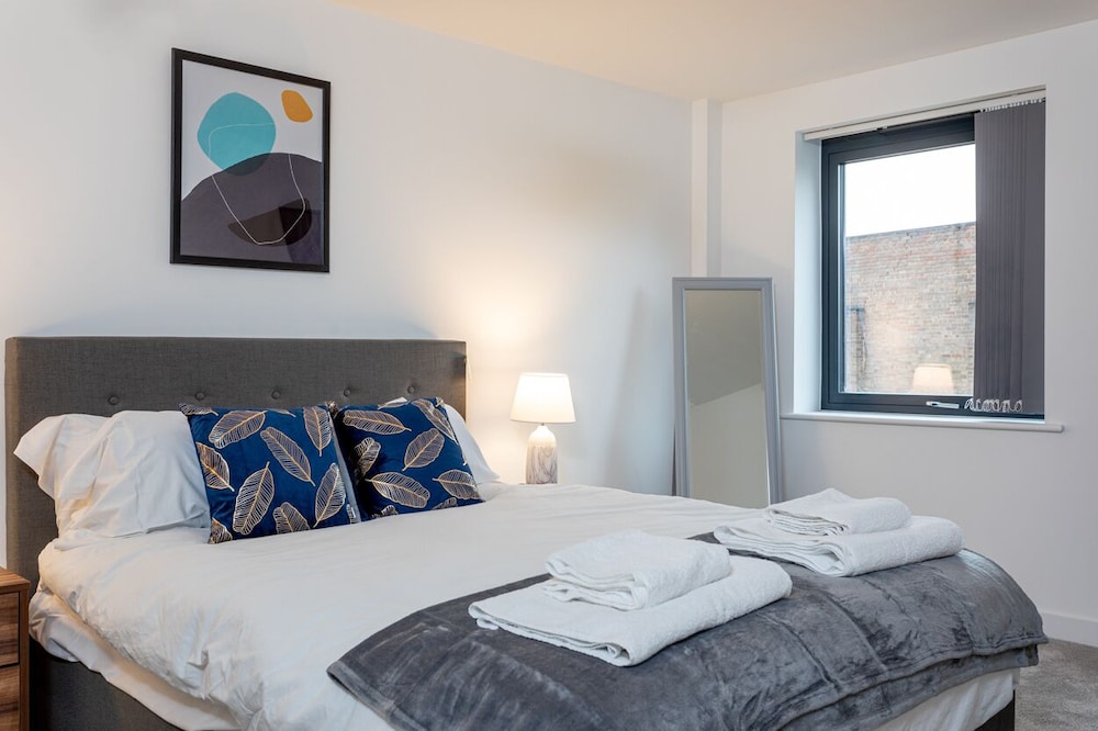 Modern & Stylish 2 Bed York Apartment view 2