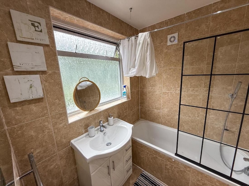 Bassetts House - Mins to Central London