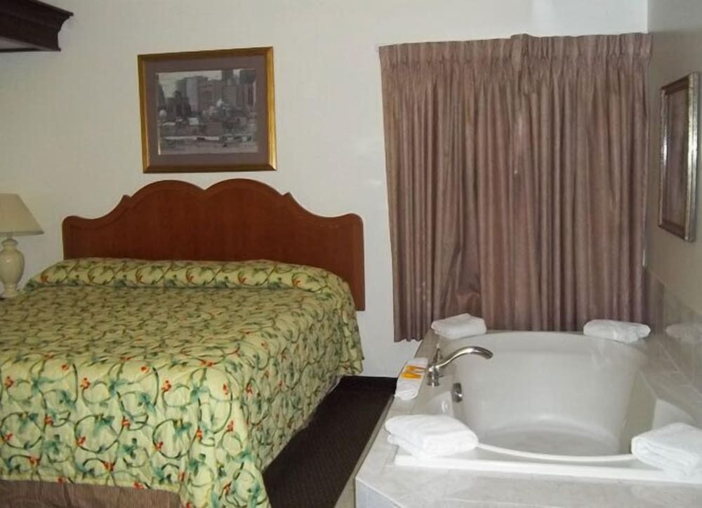 Des Moines Vacations - Budget Inn  Suites - Property Image 4