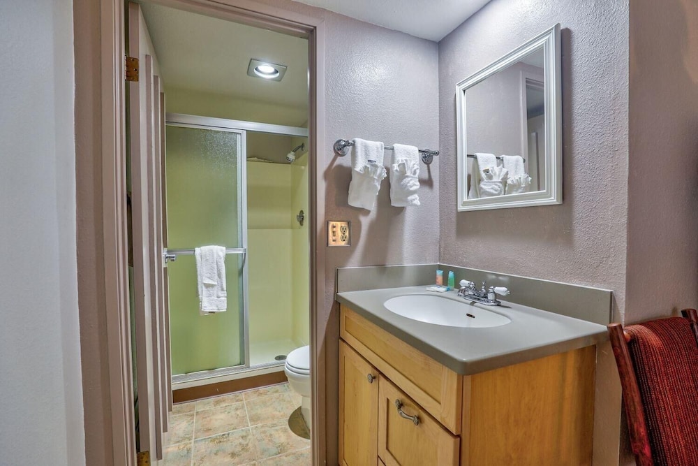 Ten Mile Island 119c 2 Bedroom Condo by RedAwning