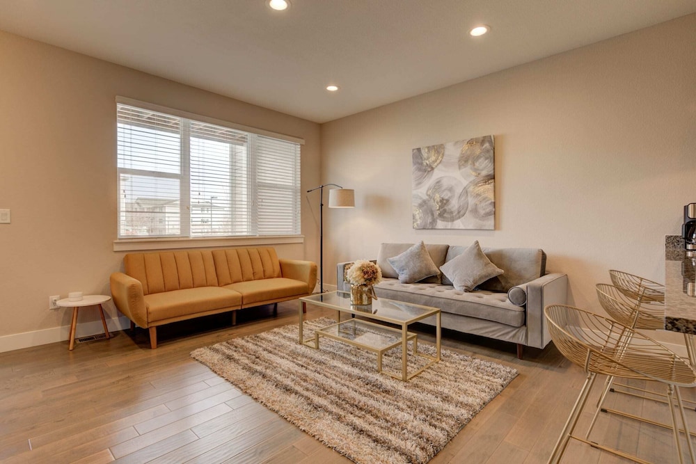 Marbella Lane Executive Townhome, 20 mins to Boulder