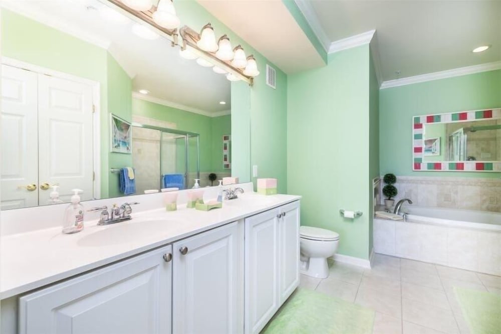 Sunset Island - 39 Fountain Drive West 3f 3 Bedroom Condo