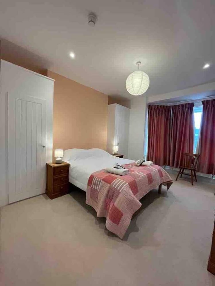Stunning 4-bed Apartment in Cambridge view 3