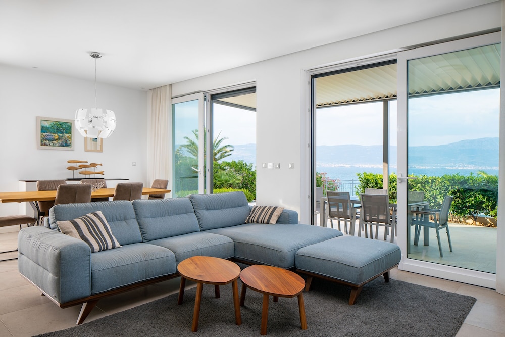 Acadia Beach Villas & Apartments, Slatine