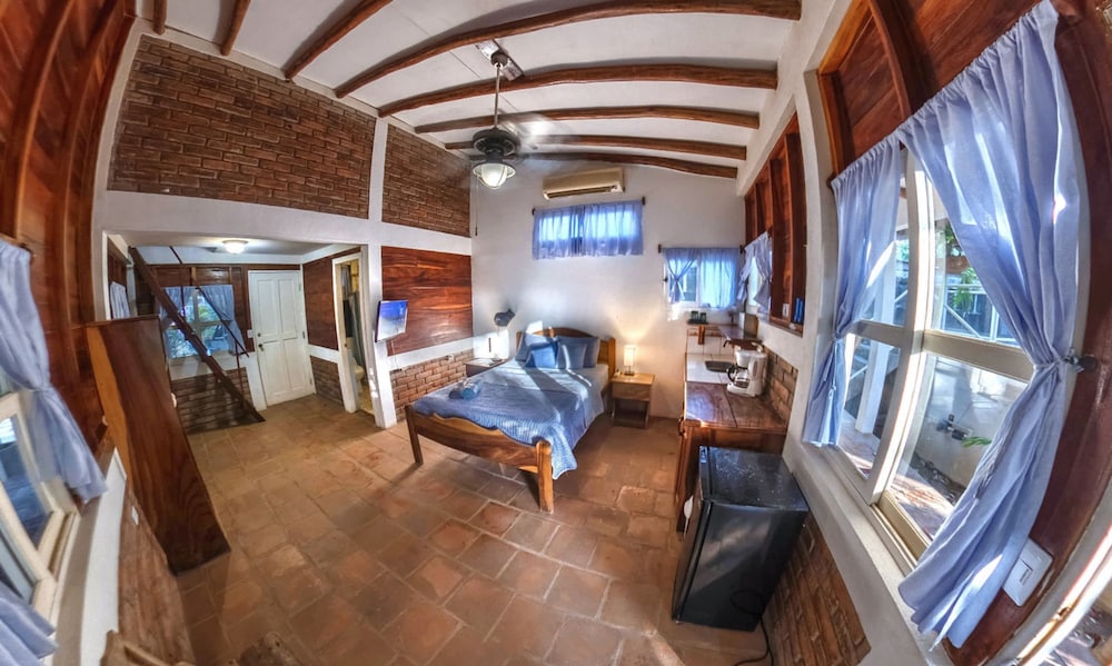 2 Casitas for 8 Guests on Beach Front w Pool AC