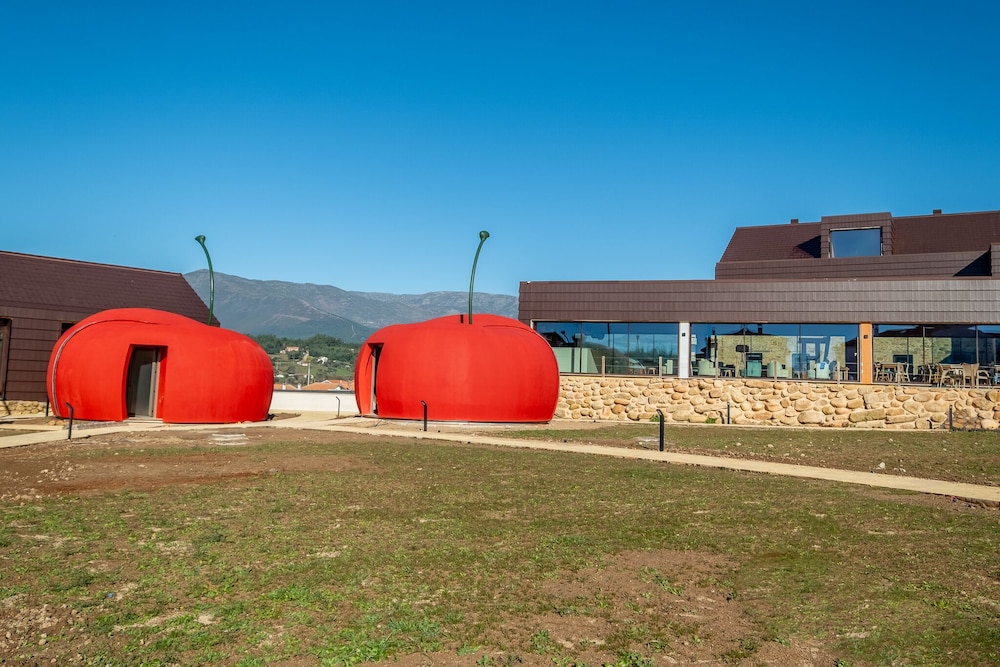 Cherry Sculpture Hotel 119