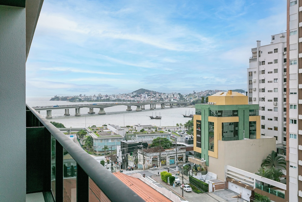 Studios Tower by Viva - Prédio com piscina e estacionamento no centro de Floripa