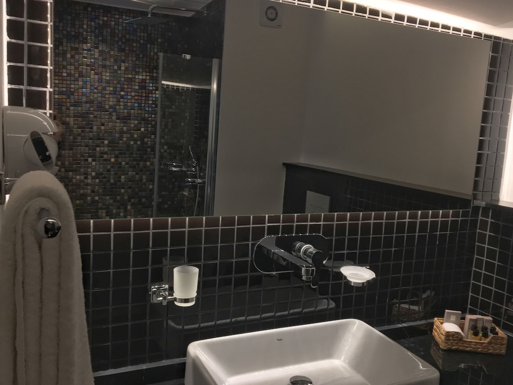 Four-G Hotel - Image 38